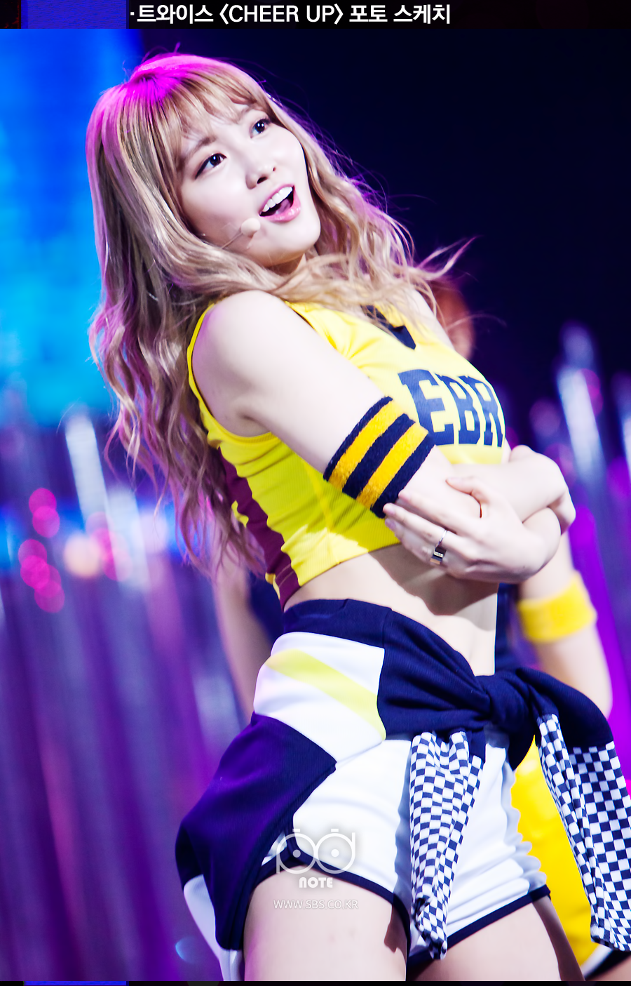 트와이스 cheer up 포토스케치 안무하는 모모 개인사진