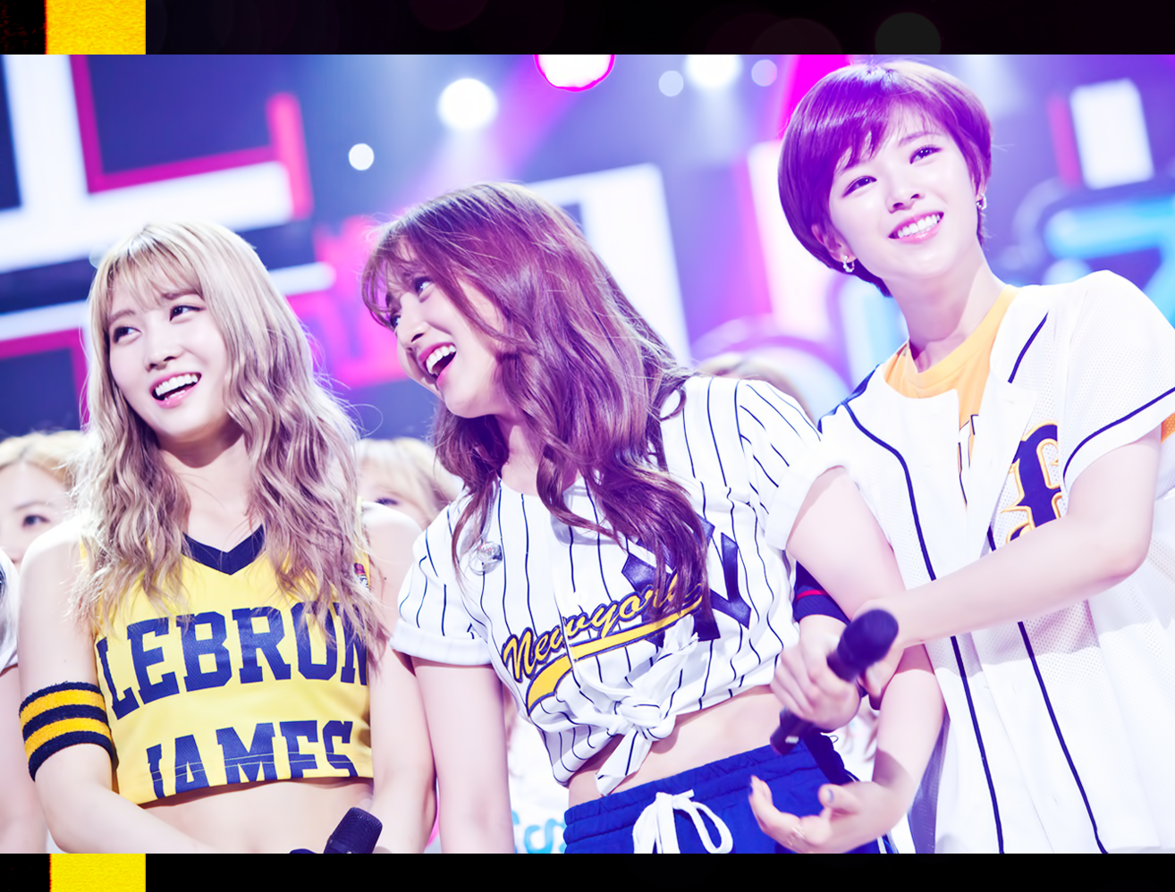 인기가요 1위 수상발표 트와이스 멤버들의 모습