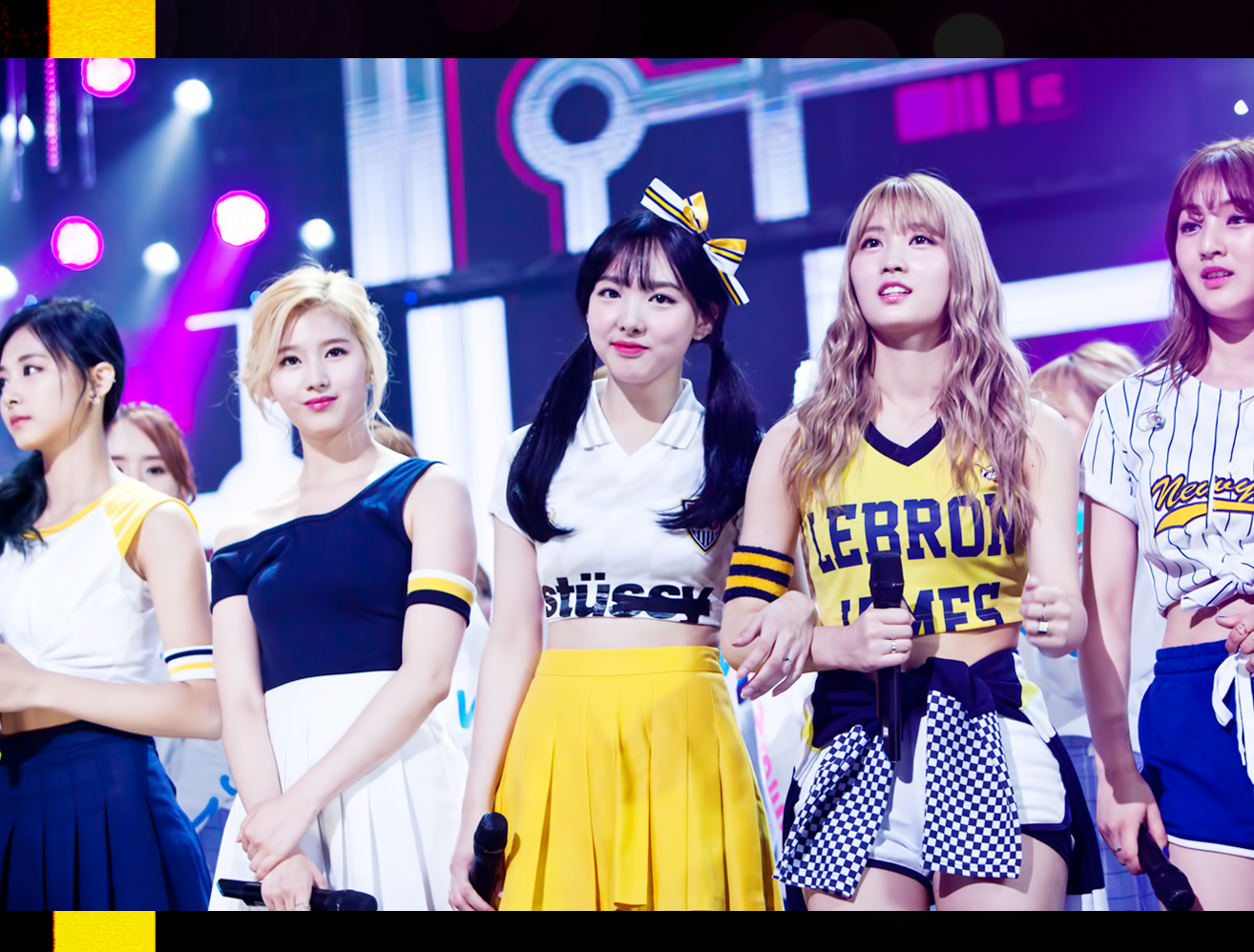 인기가요 1위 수상발표 트와이스 멤버들의 모습