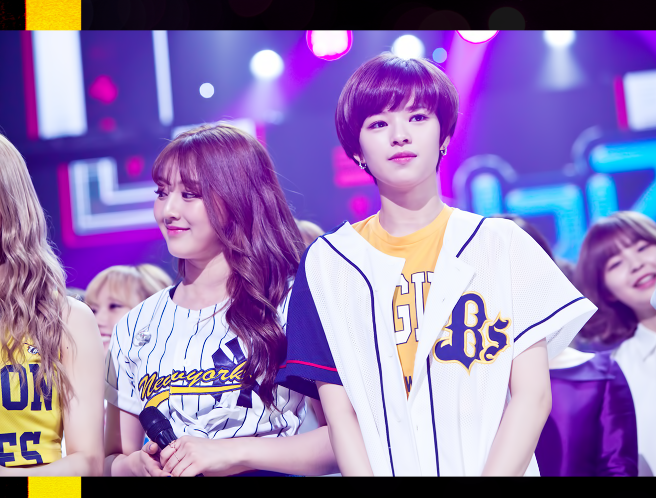 인기가요 1위 수상발표 트와이스 멤버들의 모습