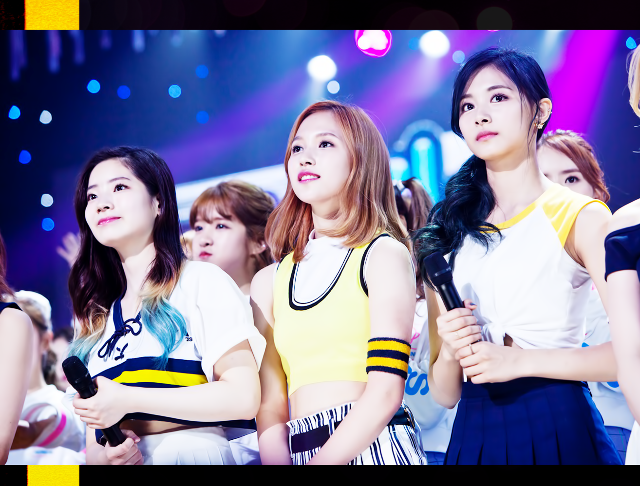 인기가요 1위 수상발표 트와이스 멤버들의 모습