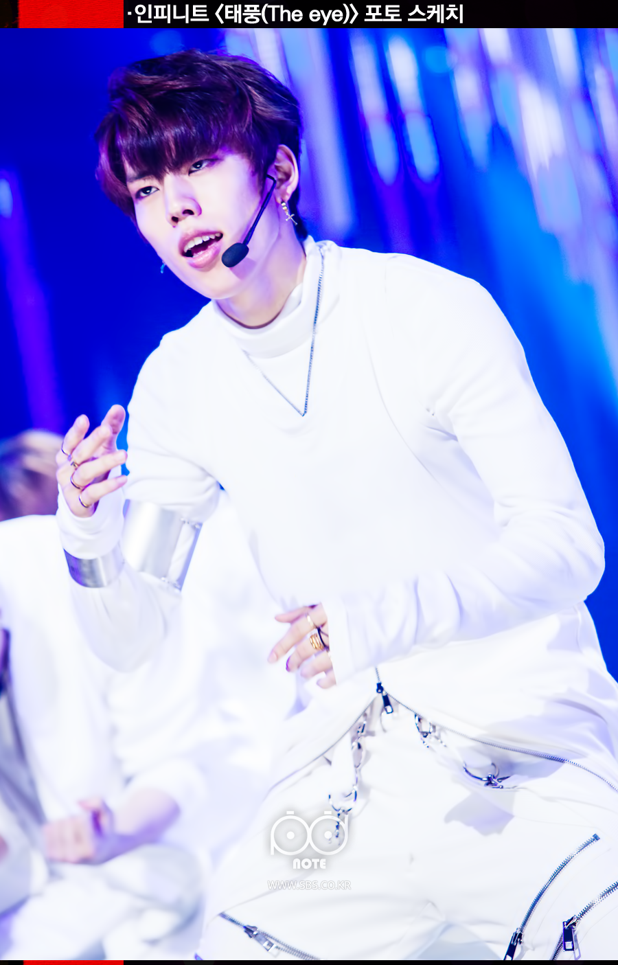 인피니트 태풍(The eye) 포토 스케치 동우 포토. 안무를 소화하며 열창하는 동우 모습.