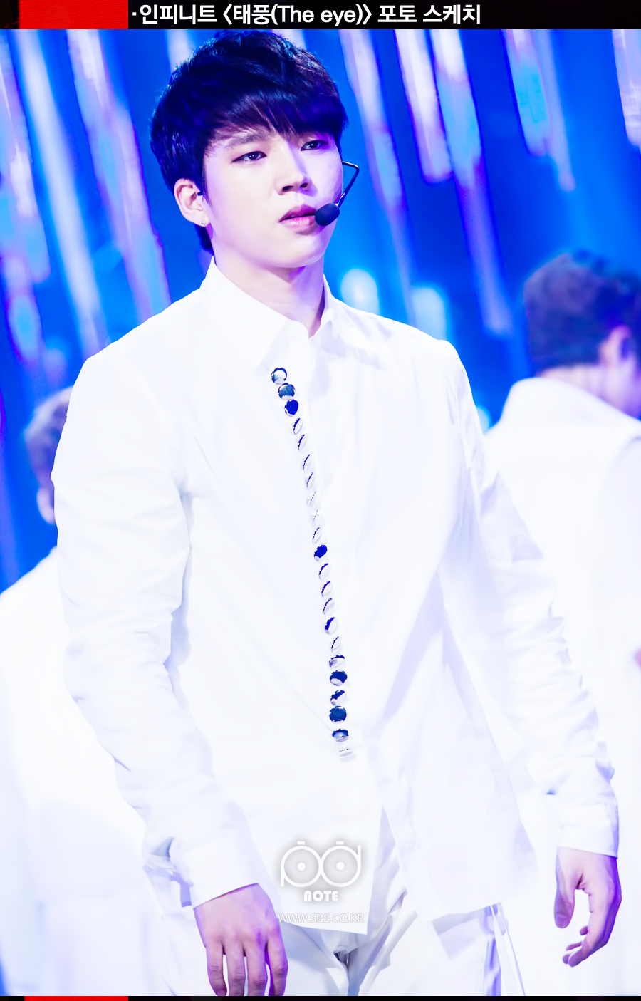 인피니트 태풍(The eye) 포토 스케치 우현 포토. 진지한 표정으로 슬픈 얼굴을 한 우현 모습.