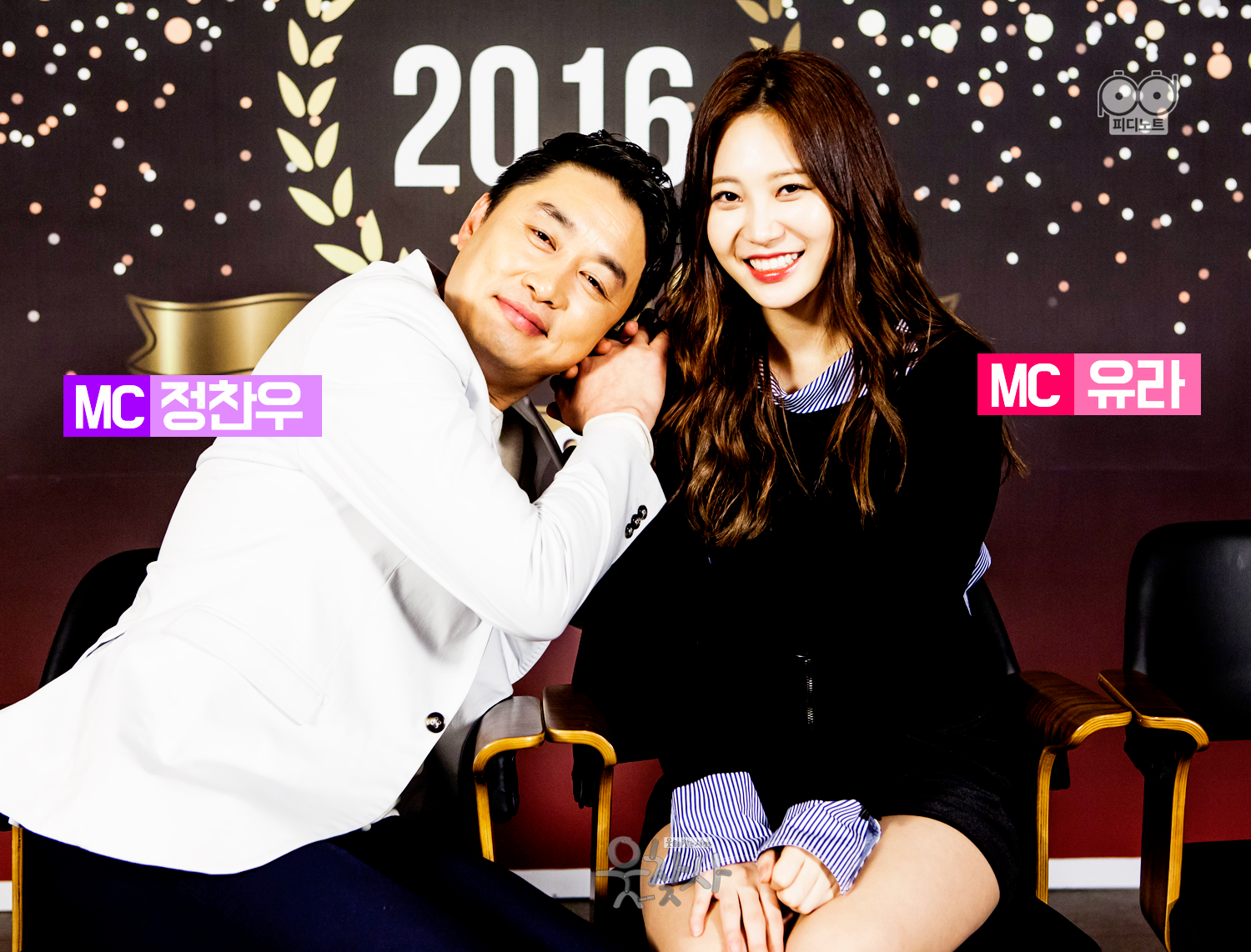 mc 정찬우가 mc 걸스데이 유라 어깨에 기댄 이미지.