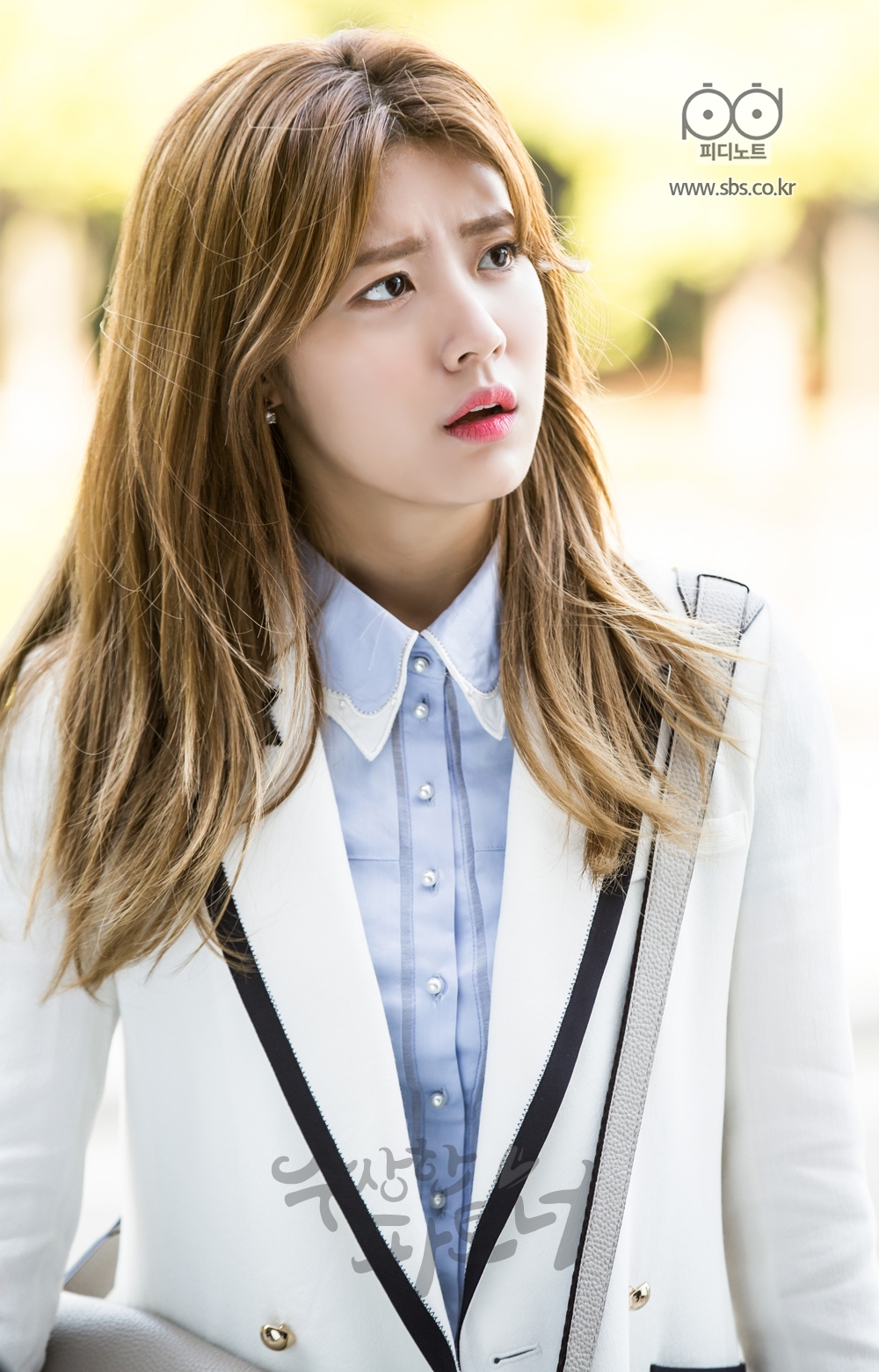 변호사는 의뢰인을 믿어야 하는 직업이잖아요! 지욱에게 현수를 믿어야 한다고 말하는 봉희의 모습.