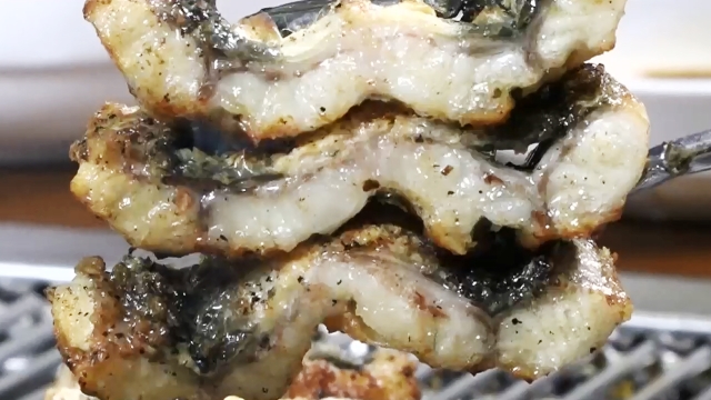 2,145회 사과나무 훈연으로 풍미 살린 숯불 장어구이 썸네일
