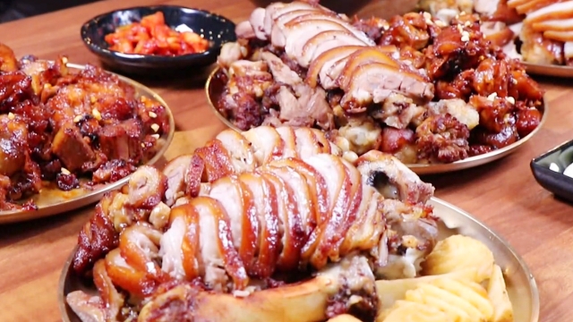 2,634회 하루 160그릇 완판! 소리부터 맛있는 튀김족발 썸네일