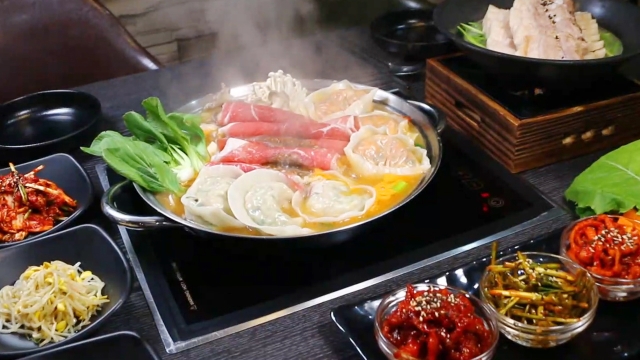 부드러운 이색 조합! 손만두 샤부전골&보쌈 2640