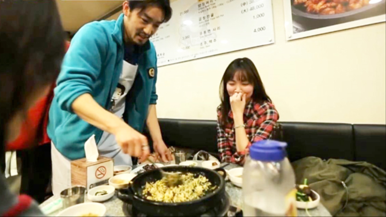 료헤이는 곱창집 알바중~ 경축 첫 볶음밥 제조! 썸네일