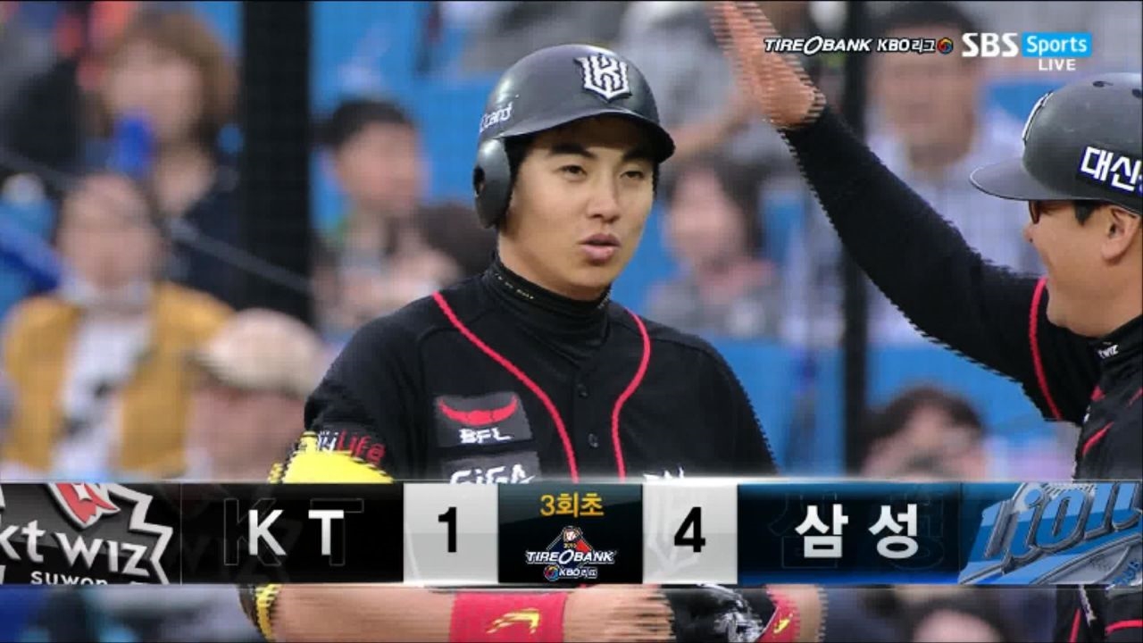 '한쪽만 노린다' 이대형, 편하게 밀어치는 적시타 썸네일