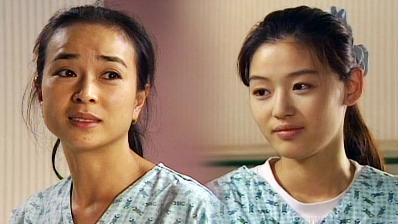 전지현ㆍ조민수, 생사 가르는 수술 앞둔 '숭고한 비주얼' 썸네일