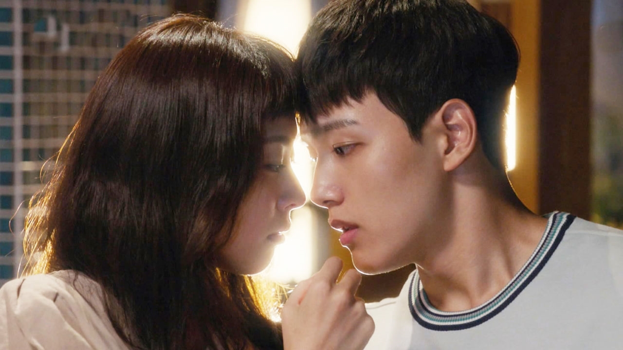 여진구♥이연희, 아슬아슬 '팝콘 키스' 썸네일