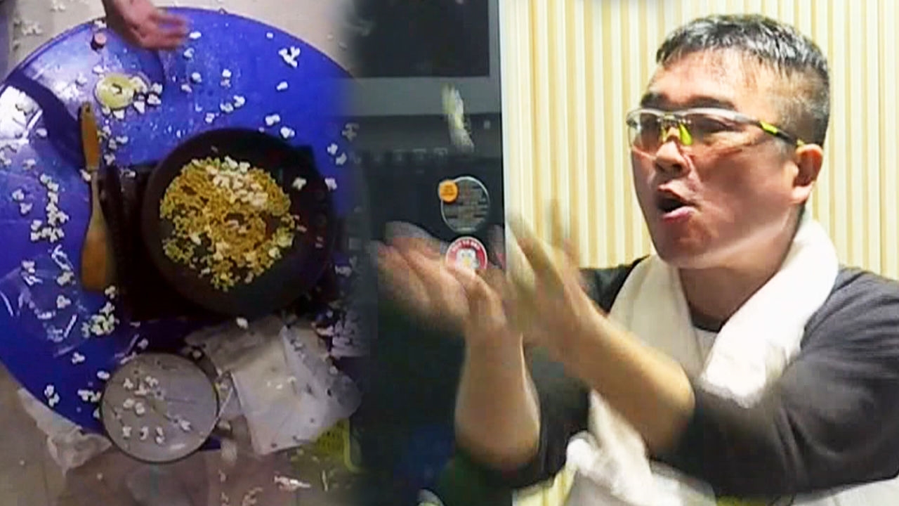 김건모, 튀어 오르는 팝콘 먹기 '기네스 세계 신기록 성공' 썸네일