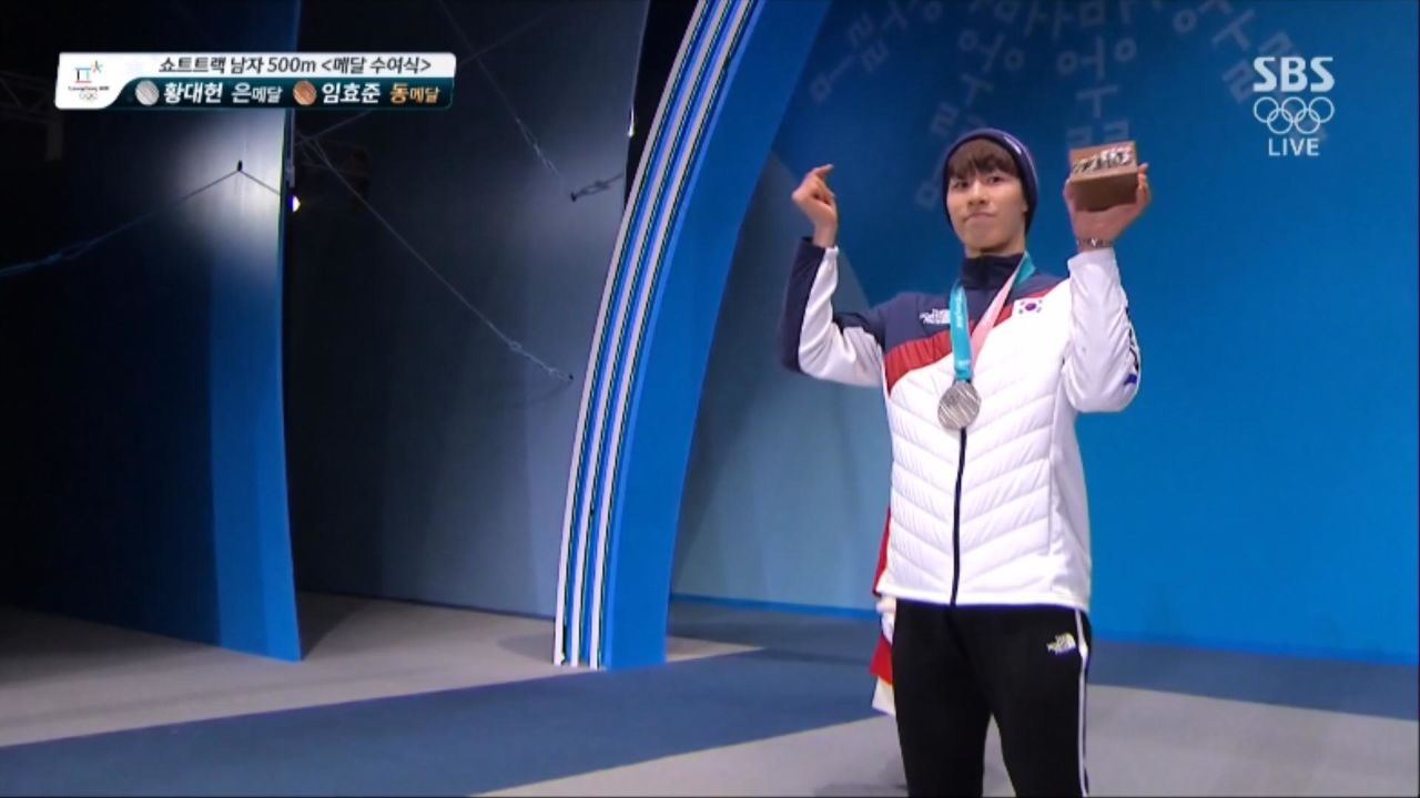 '역사적인 메달' 황대헌-임효준 쇼트트랙 500m 시상식 썸네일