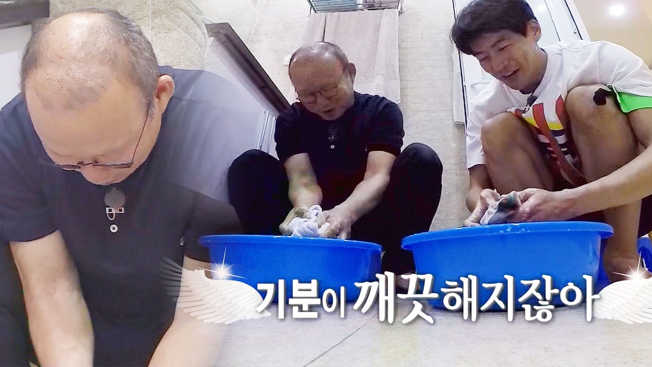 [단독] 박항서 감독만의 스트레스 해소법 '양말 손빨래하기' 썸네일