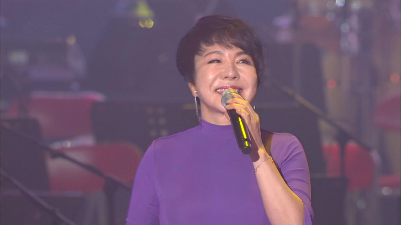 [무대 멘트] “16년 만에 왔어요” 최진희, 북한 관객 앞 '눈물 글썽' 썸네일