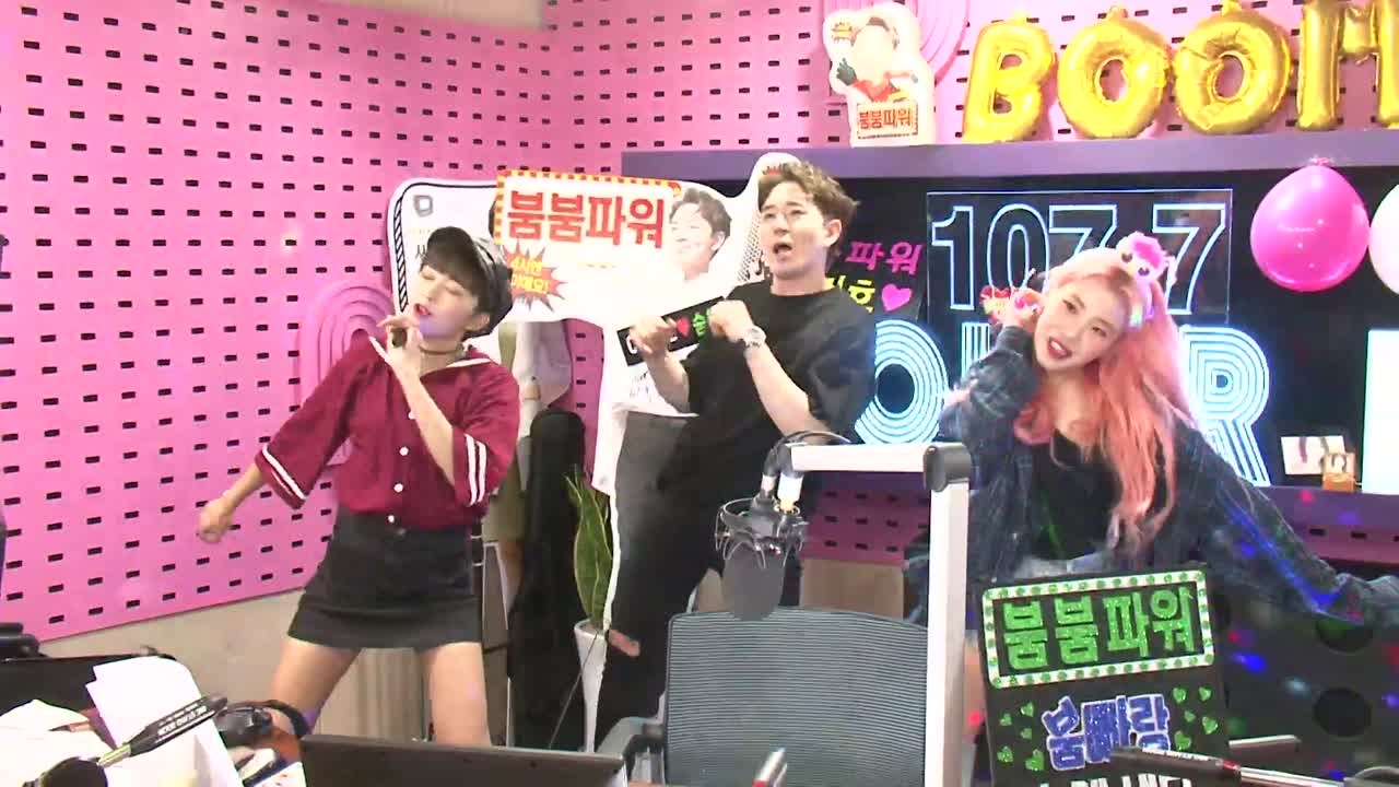 [붐붐파워] 모모랜드 혜빈-주이 BAAM, 까르깃겟 운동타임 썸네일