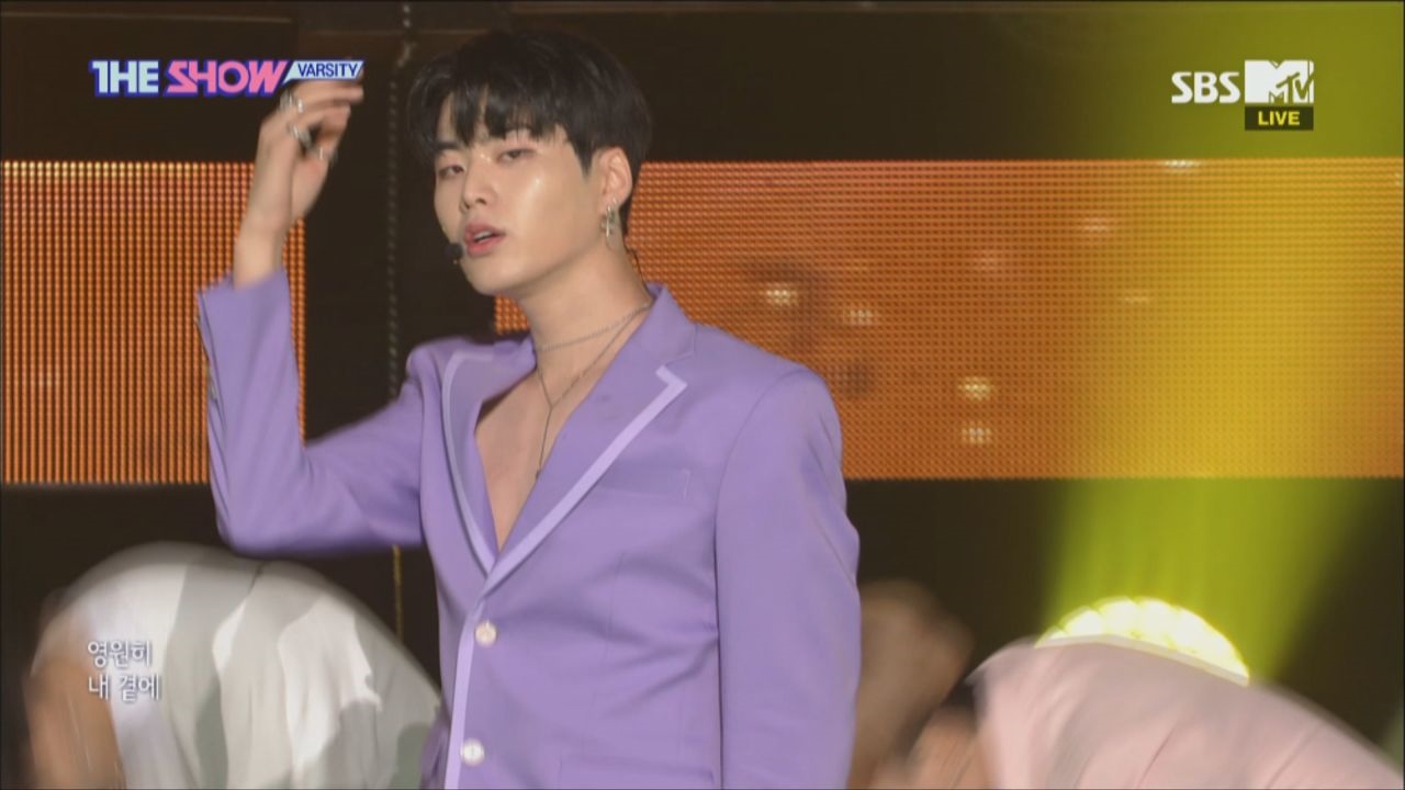 시선을 사로잡는 퍼포먼스! VARSITY 'Flower' 썸네일