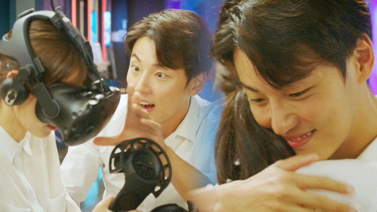 윤시윤♥이유영, 가상현실보다 달콤한 VR 게임 데이트! 썸네일