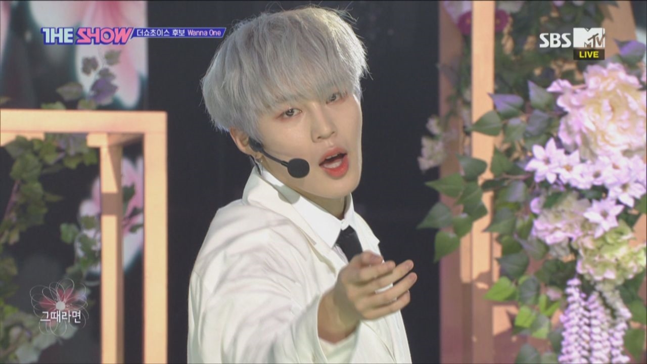 [최초공개] 초겨울 팬심 강타할 태풍급 봄바람! Wanna One '봄바람' 썸네일