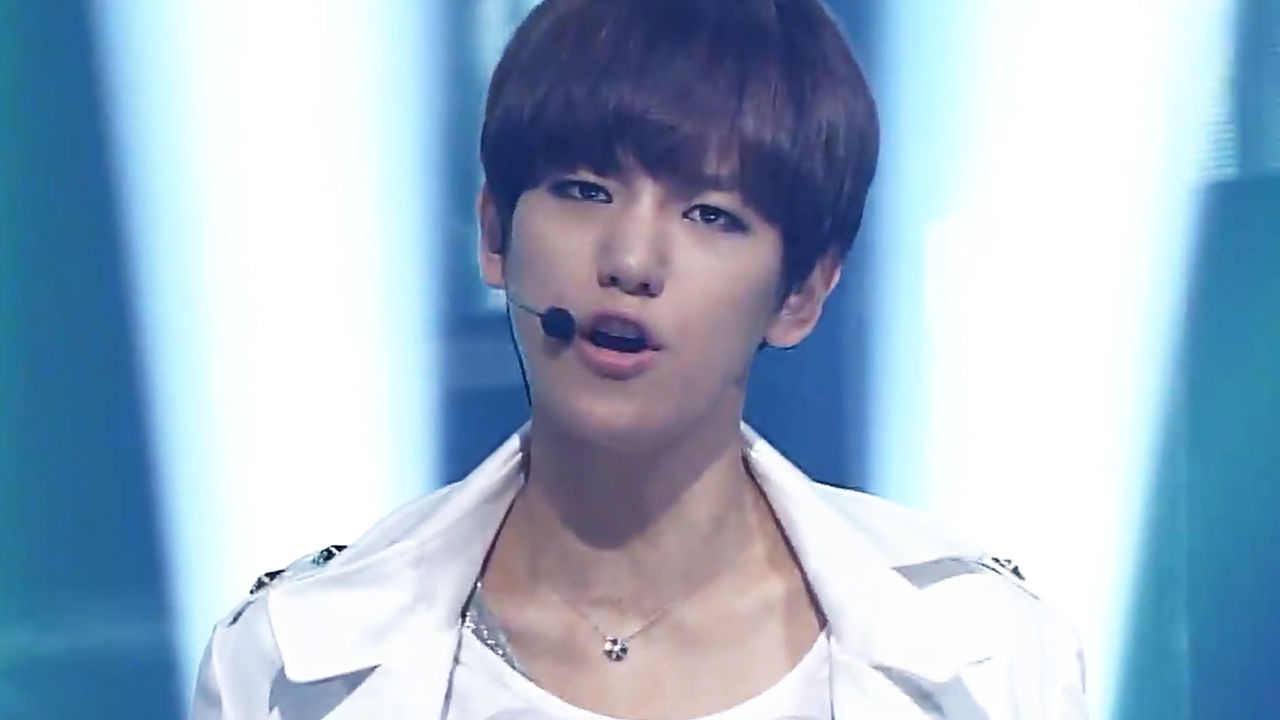 우월한 비주얼 'EXO-K'의 열정적인 무대 'MAMA' 썸네일