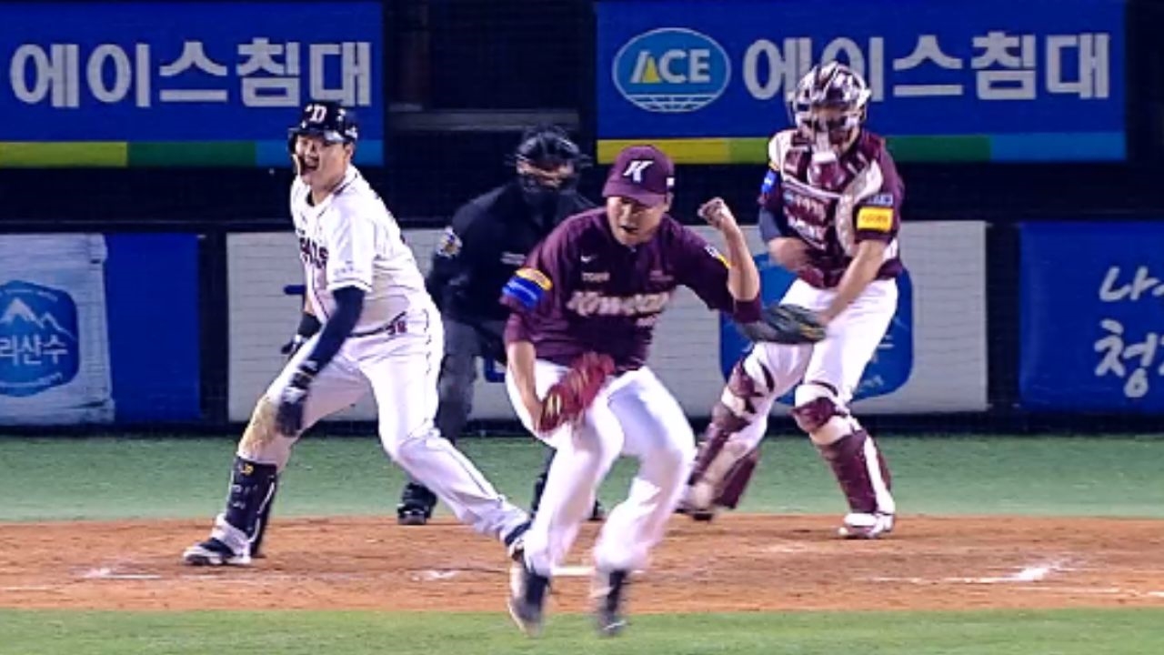 [키움 vs 두산] 또 한명의 수호신, 2K로 팀을 또 한번 구해내는 이영준 / 8회말 썸네일