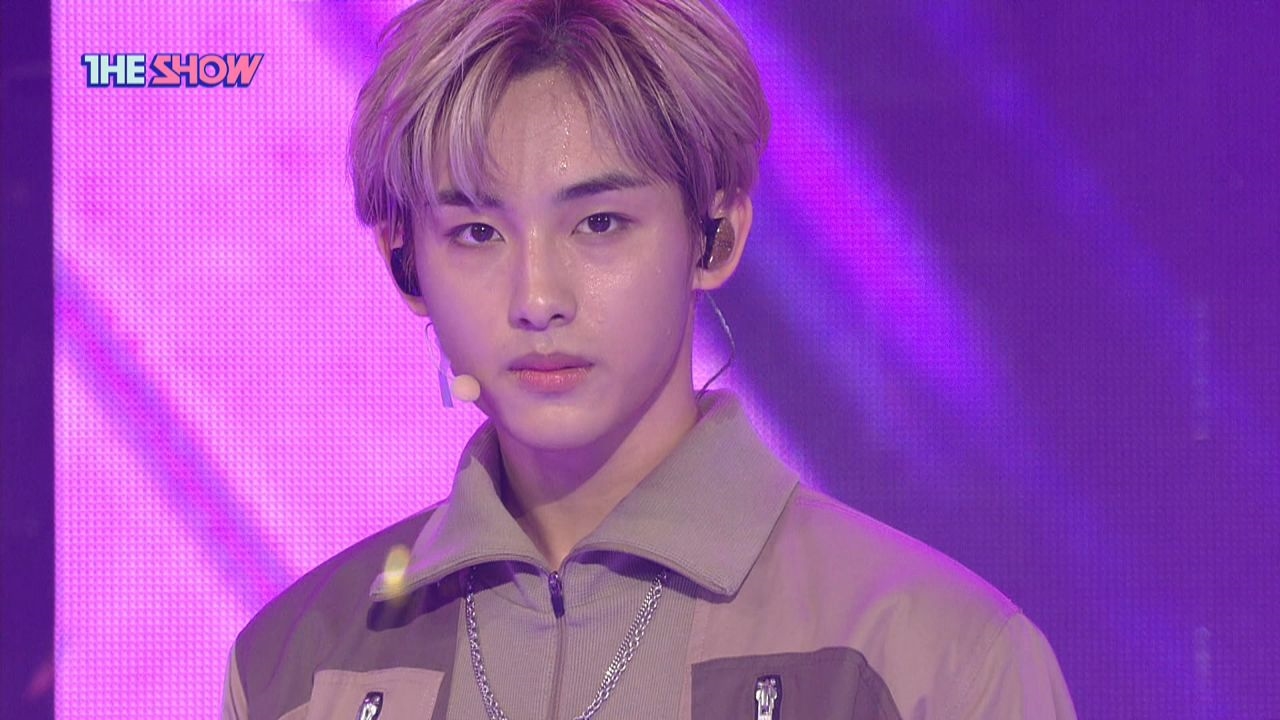 독보적인 음악 색깔을 만들어가는 당찬 그 들!, WayV 'Moonwalk' 썸네일