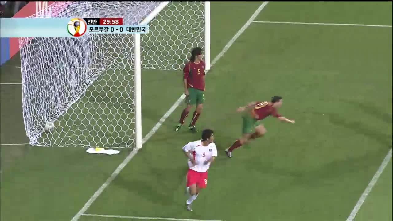[한일 월드컵] 골키퍼 차징으로 취소되는 설기현의 골, 대한민국 vs 포르투갈 썸네일