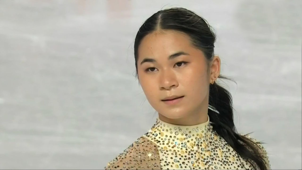 무난하게 연기를 마치는 앨리슨 슈마커 [2차 여자 쇼트] 썸네일