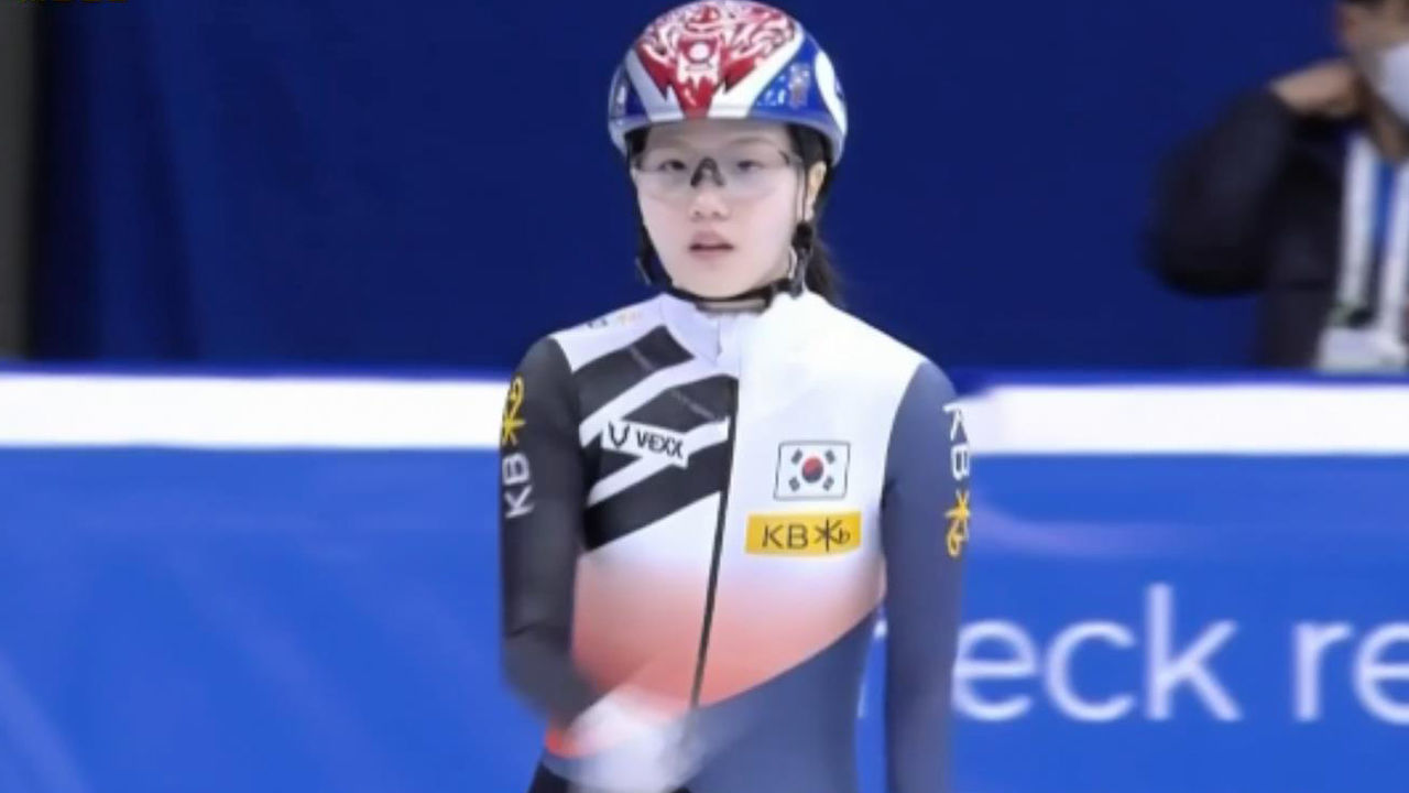 '비상상황' 스케이팅 날의 문제로 탈락한 이유빈 [3차 여자 1000m] 썸네일
