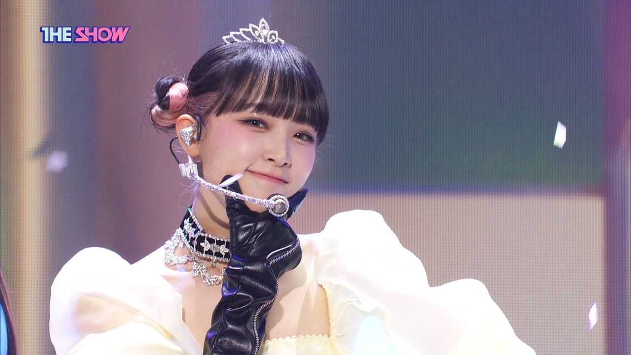 [Hot Debut] 행복 가득한 에너지, YENA(최예나) 'SMILEY' 썸네일