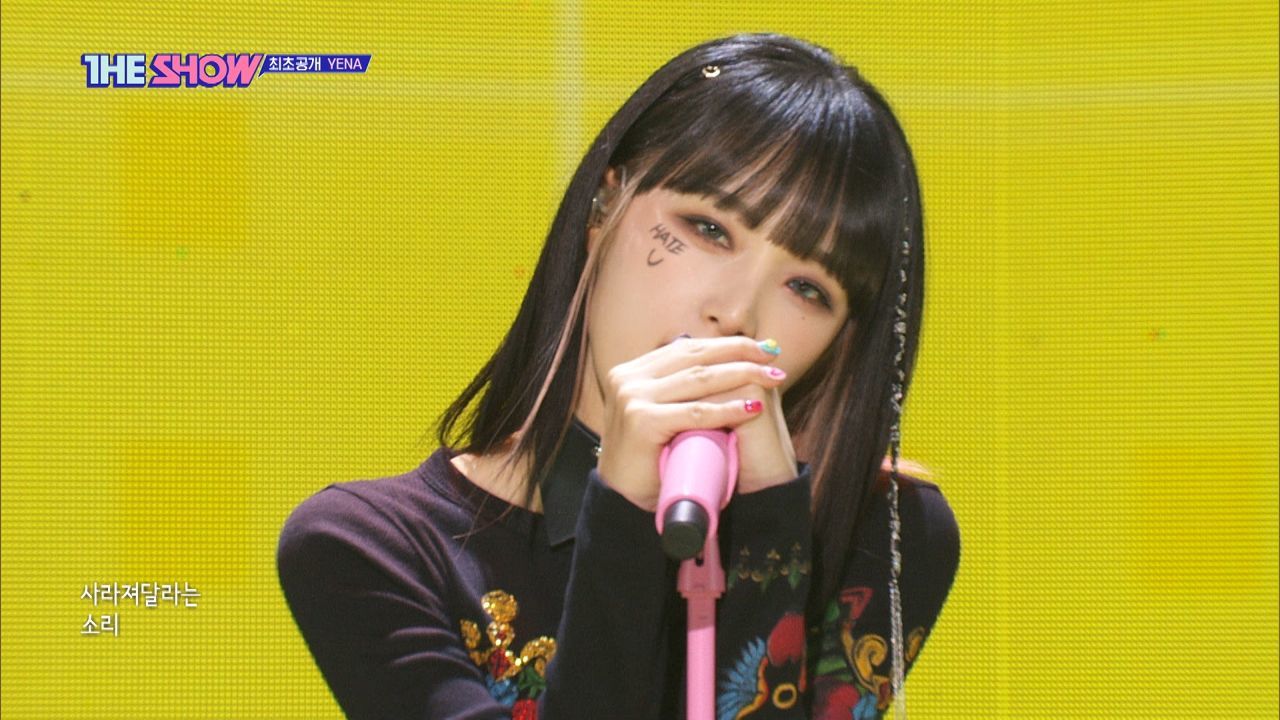 [Hot Debut] 당찬 스마일 히어로의 출격, YENA(최예나) 'Lxxk 2 U' 썸네일