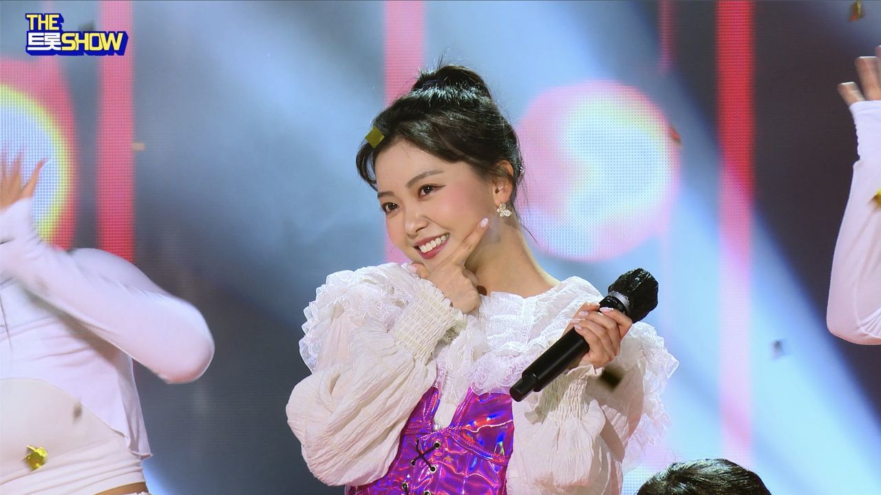 [직캠] 요요미 - 주나혜 메들리 짝사랑(주현미) , 잡초(나훈아) , 새벽비(혜은이) | THE 트롯SHOW 220328 썸네일