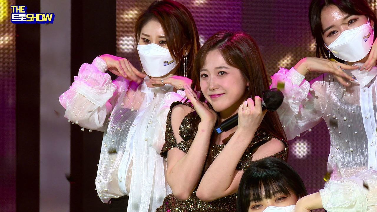 [직캠] 윤서령 - 블링블링 (김연자) | THE 트롯SHOW 220404 썸네일