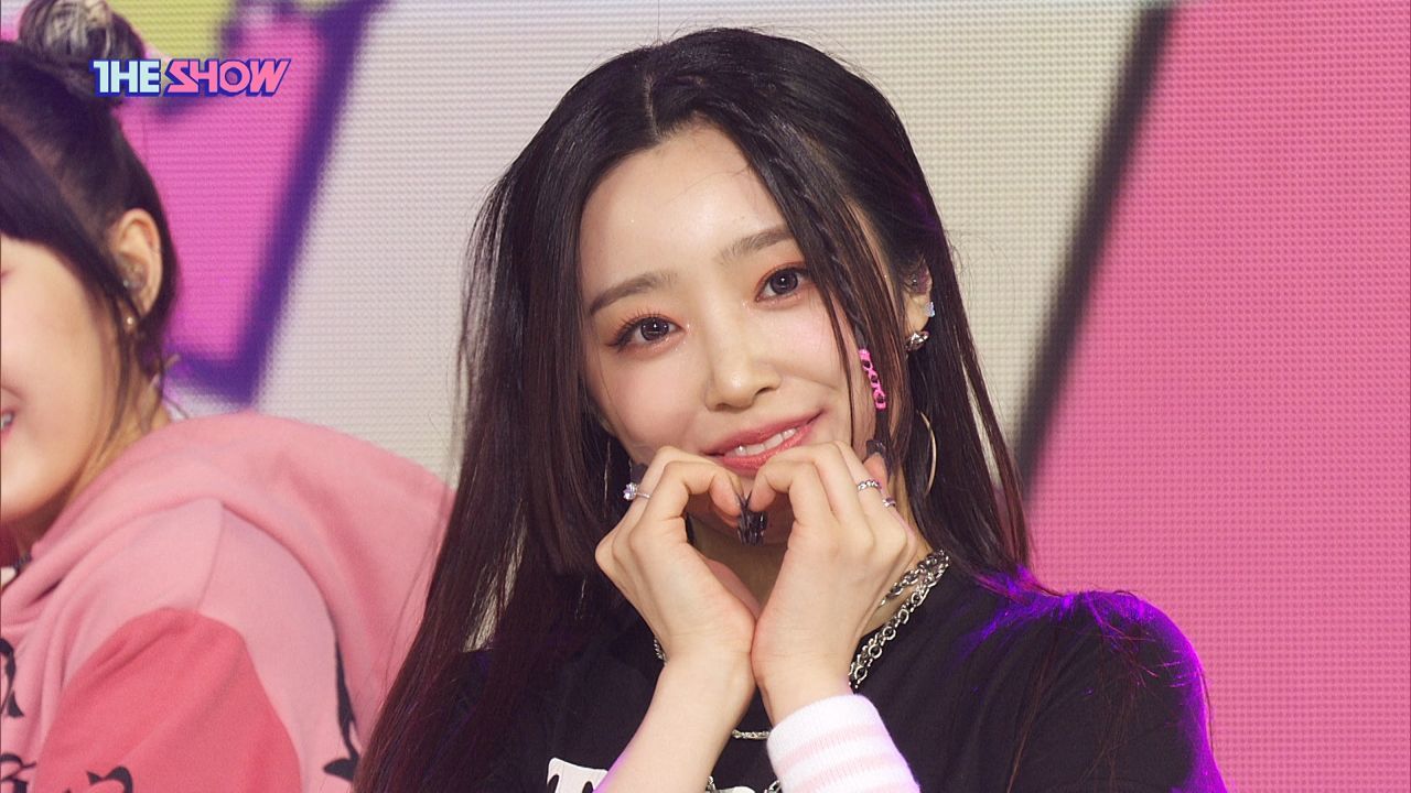 [Comeback] 러블리 카리스마, LIGHTSUM 'Q' 썸네일