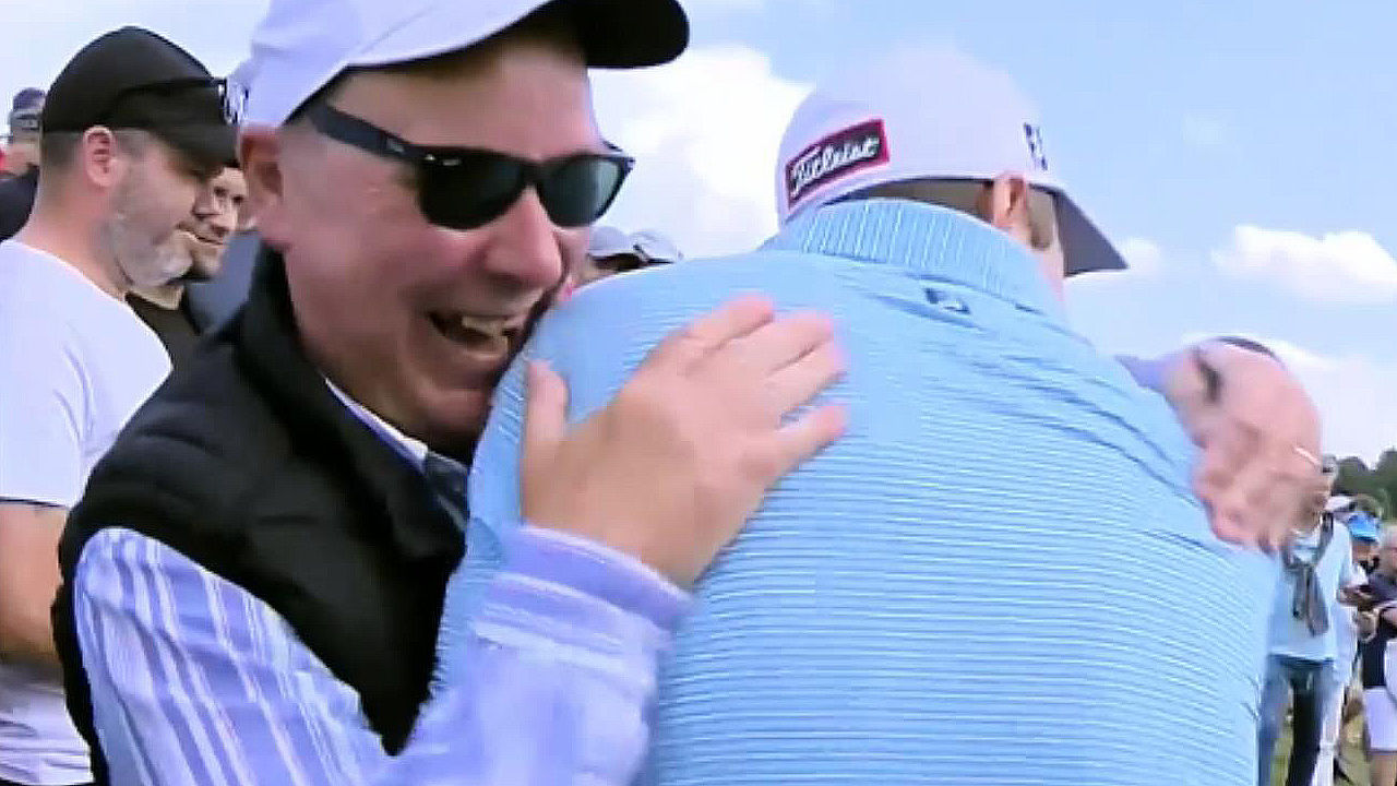 '부어오른 뺨' 미스샷 맞은 갤러리의 안부 묻는 피터 율라인 [리브 런던 FR] 썸네일