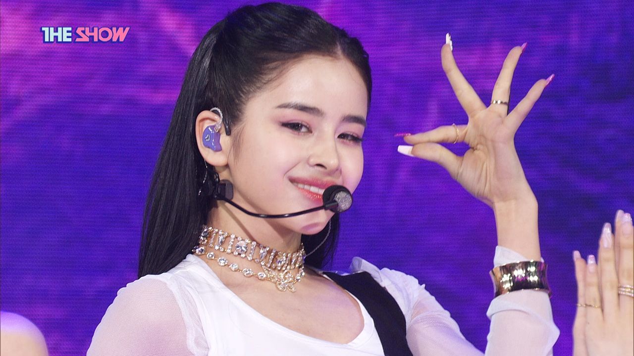 카리스마 가득한, XG 'MASCARA' 썸네일