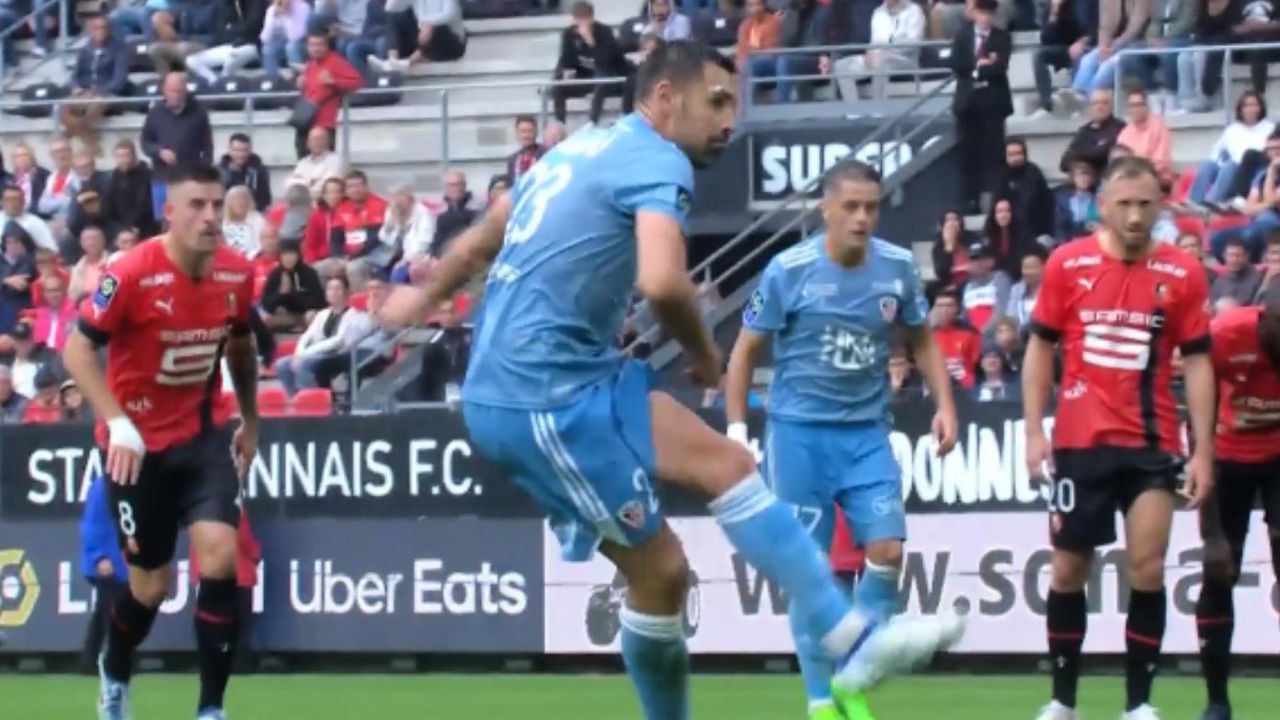 '통한의 PK 파울' 천금같은 기회 놓치는 토마스 망가니 [스타드 렌 vs 아작시오] 썸네일