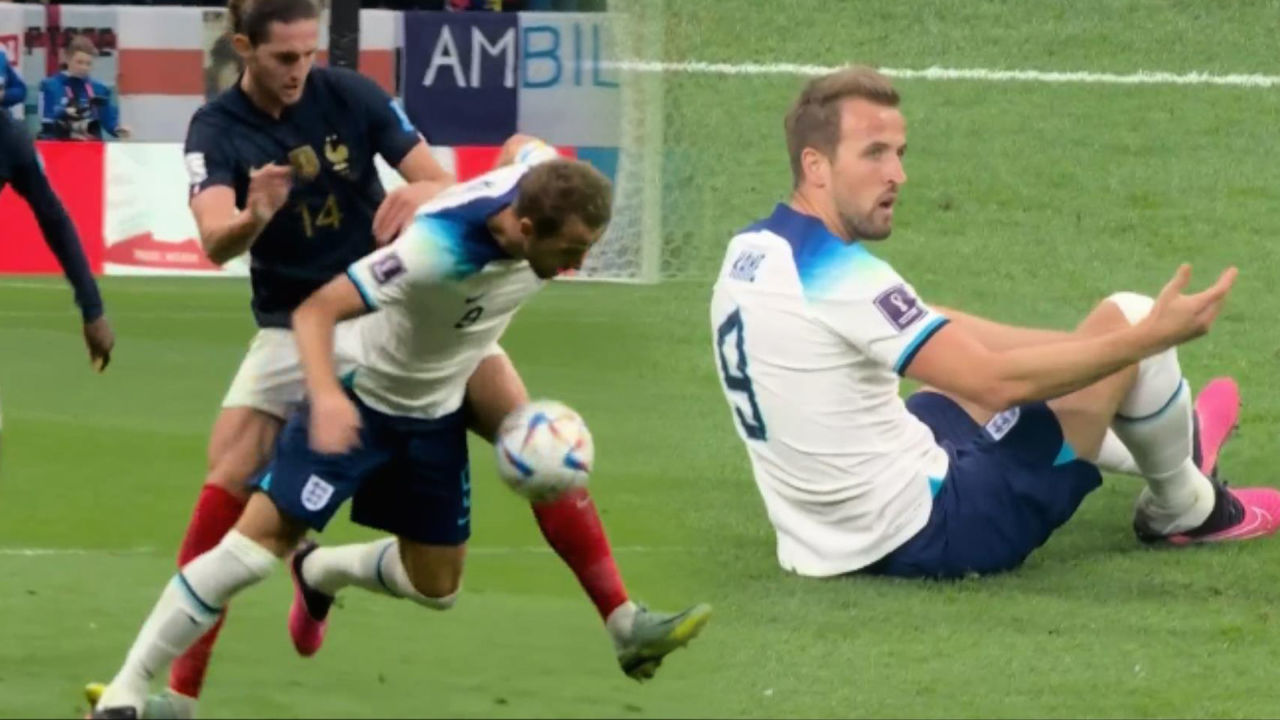 치열한 몸싸움, 축구화까지 벗겨지는 해리 케인 [잉글랜드 vs 프랑스] 썸네일
