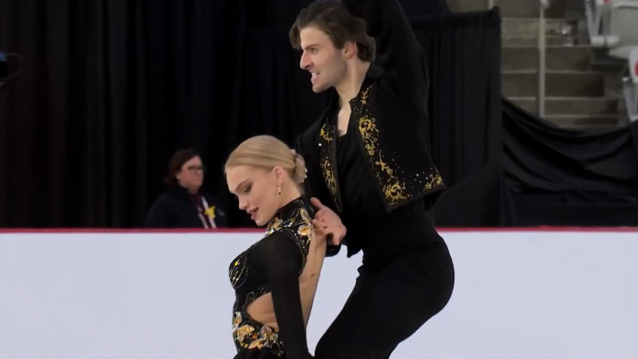 뜨거운 무대 보여준 영국의 피비 베커-제임스 허낸데즈 [주니어 세계선수권 아이스 리듬댄스] 썸네일