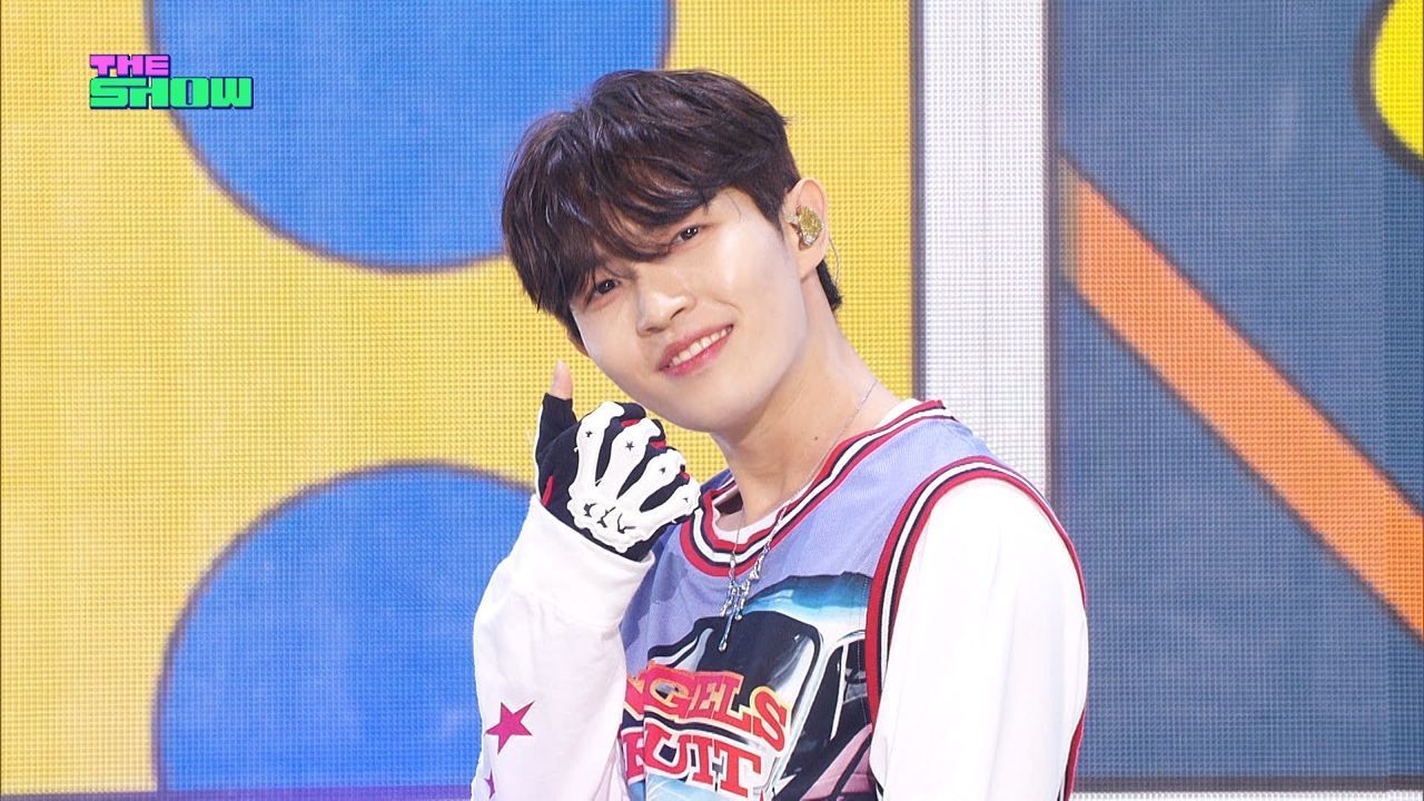 컬러풀한 만능 아티스트, 김재환 '개이득 (Feat. BOBBY)' 썸네일