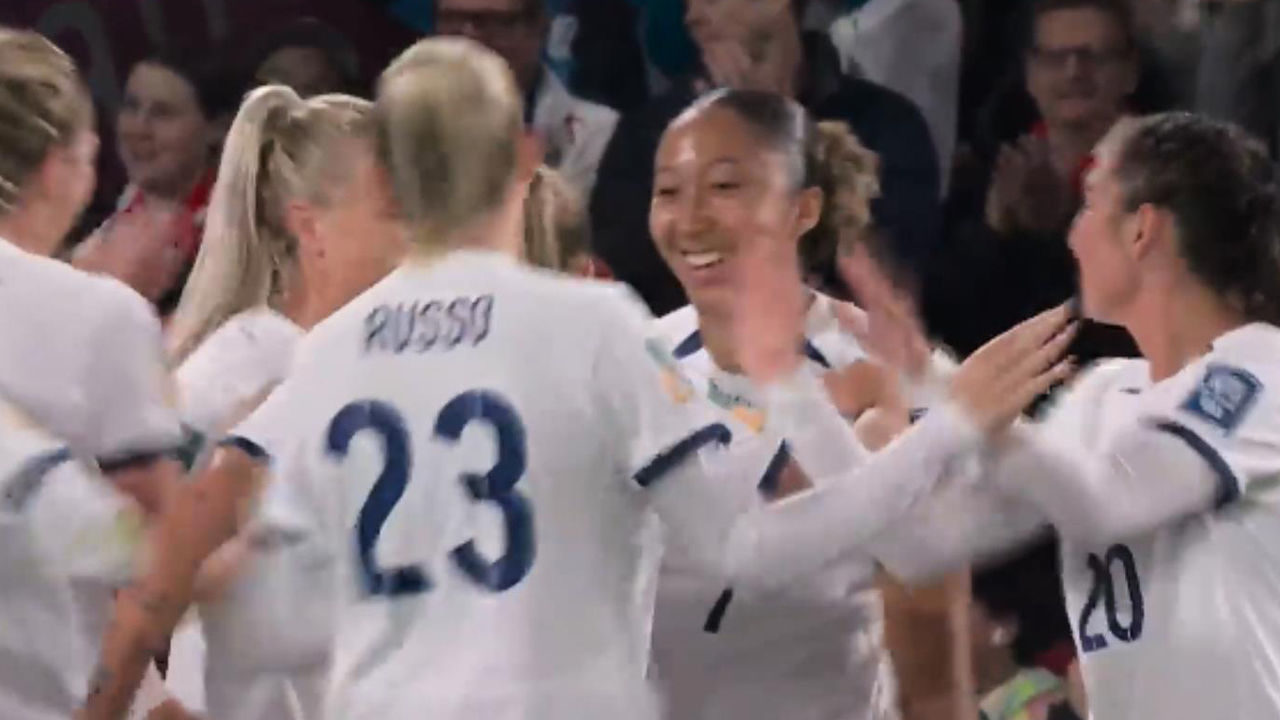 약속된 세트피스, 수비의 예상 뛰어넘는 제임스의 쐐기골 [중국 vs 잉글랜드] 썸네일