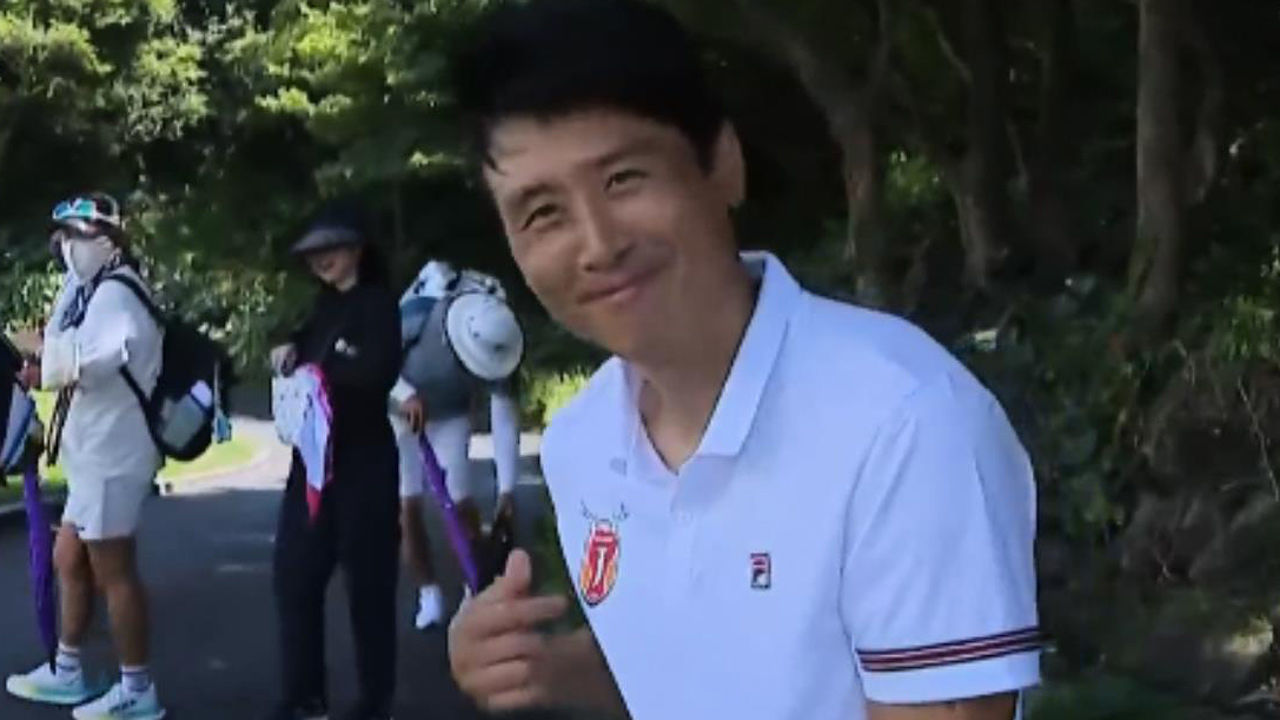 반가운 얼굴 구자철 등장 '제주 대회라 왔어요' [제주삼다수 1R] 썸네일