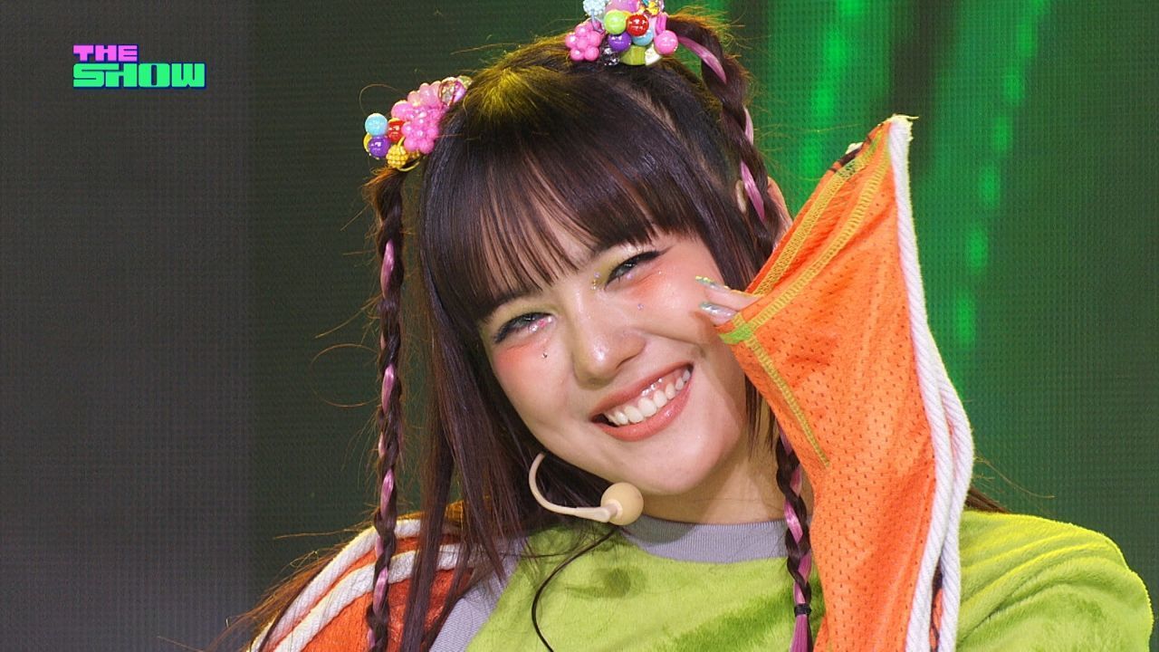 [최초공개] 개성 강한 아이덴티티, XG 'TGIF' 썸네일