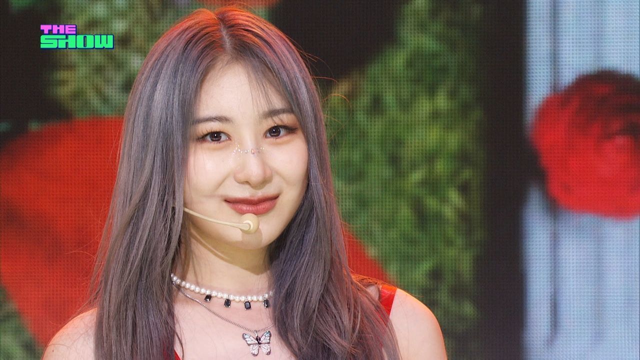 [Comeback] 유일무이한 댄싱 퀸 퍼포먼스, 이채연 'LET'S Dance' 썸네일