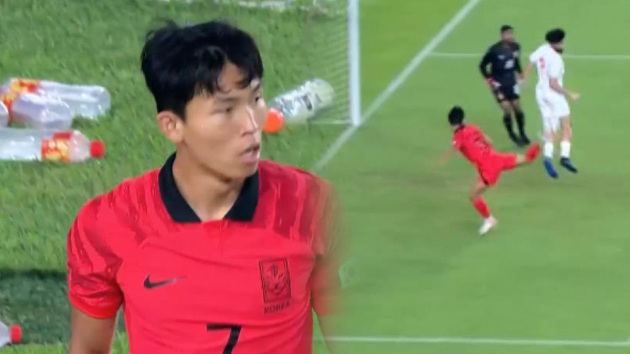 발에 제대로 걸리지 않은 정우영의 스콜피온 킥 [대한민국 vs 바레인] 썸네일