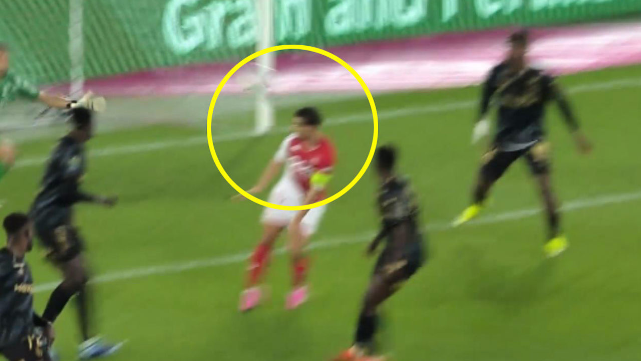 피하다 맞은 건가 헤더인가? 벤 예데르의 동점골 [AS모나코 vs 랭스] 썸네일