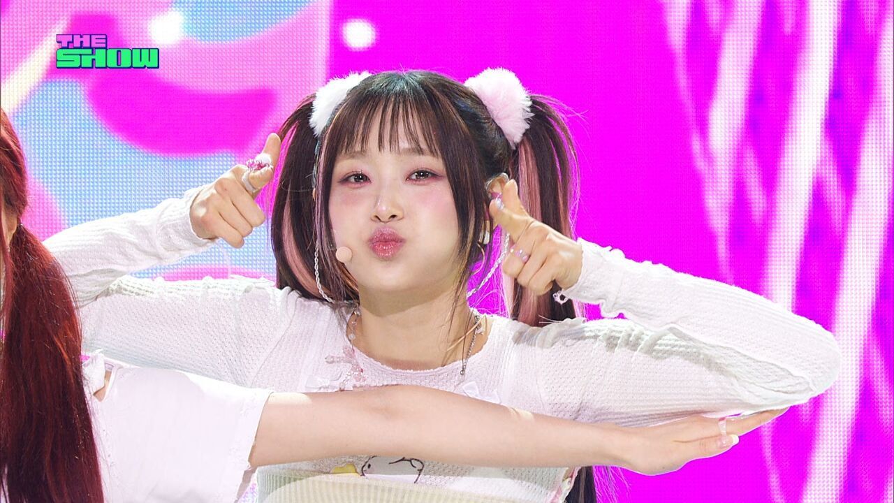 CHUU - Strawberry Rush (츄, Strawberry Rush) [THE SHOW 240702] 썸네일