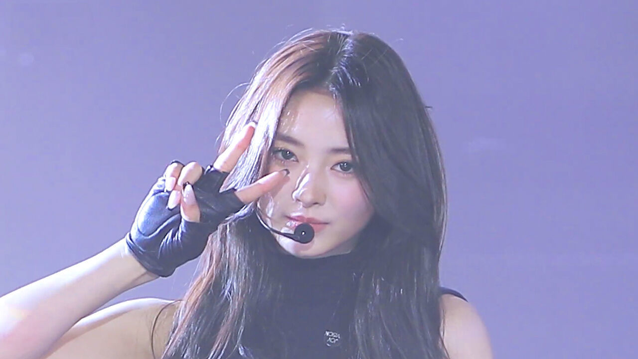 [페이스캠] 미야오 안나 'BODY' (MEOVV ANNA FaceCam) 썸네일