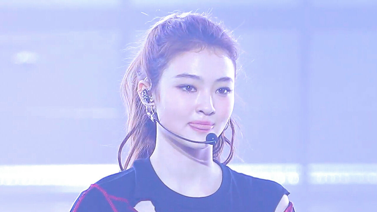 [페이스캠] 미야오 엘라 'BODY' (MEOVV ELLA FaceCam) 썸네일